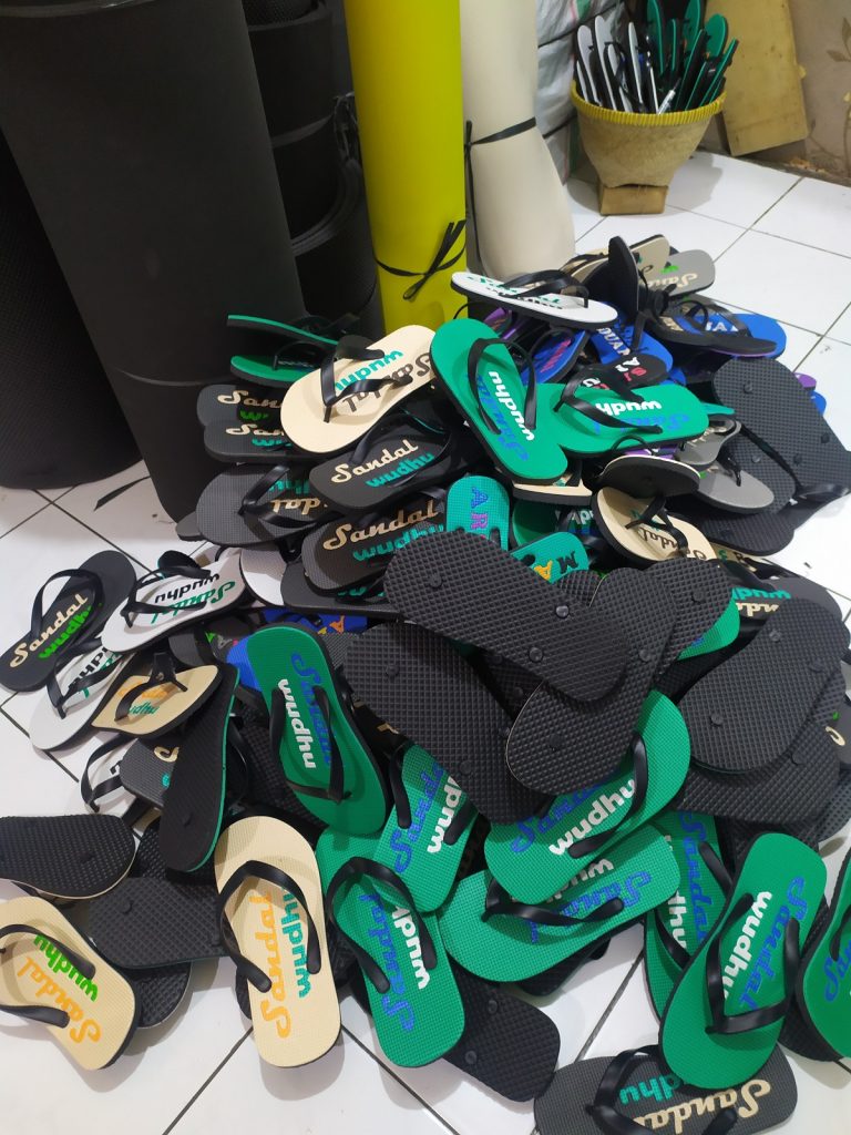sandal wudhu Padang