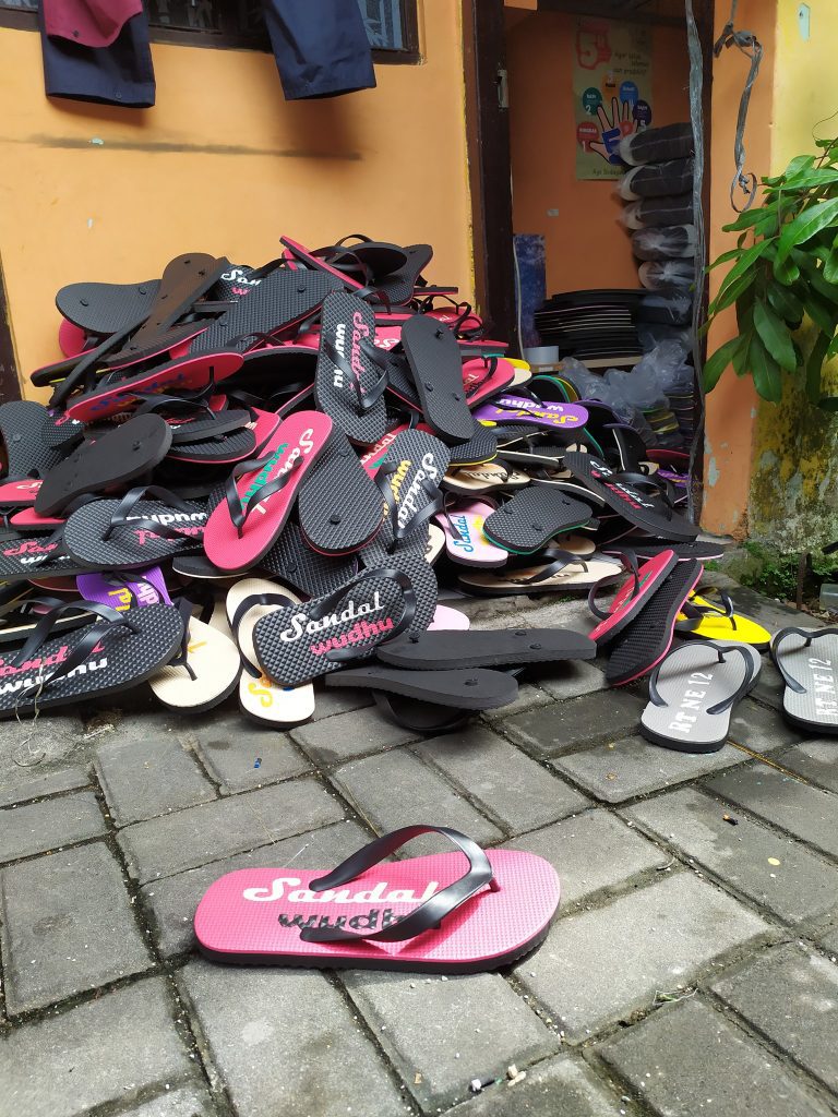 Sandal Masjid Kalimantan