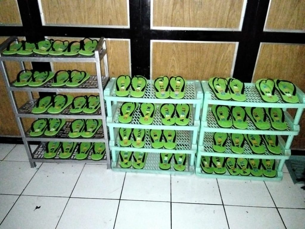 Sandal wudhu pondok pesantren Jogja