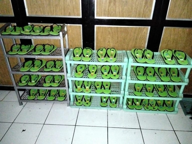 Sandal wudhu pondok pesantren Jogja