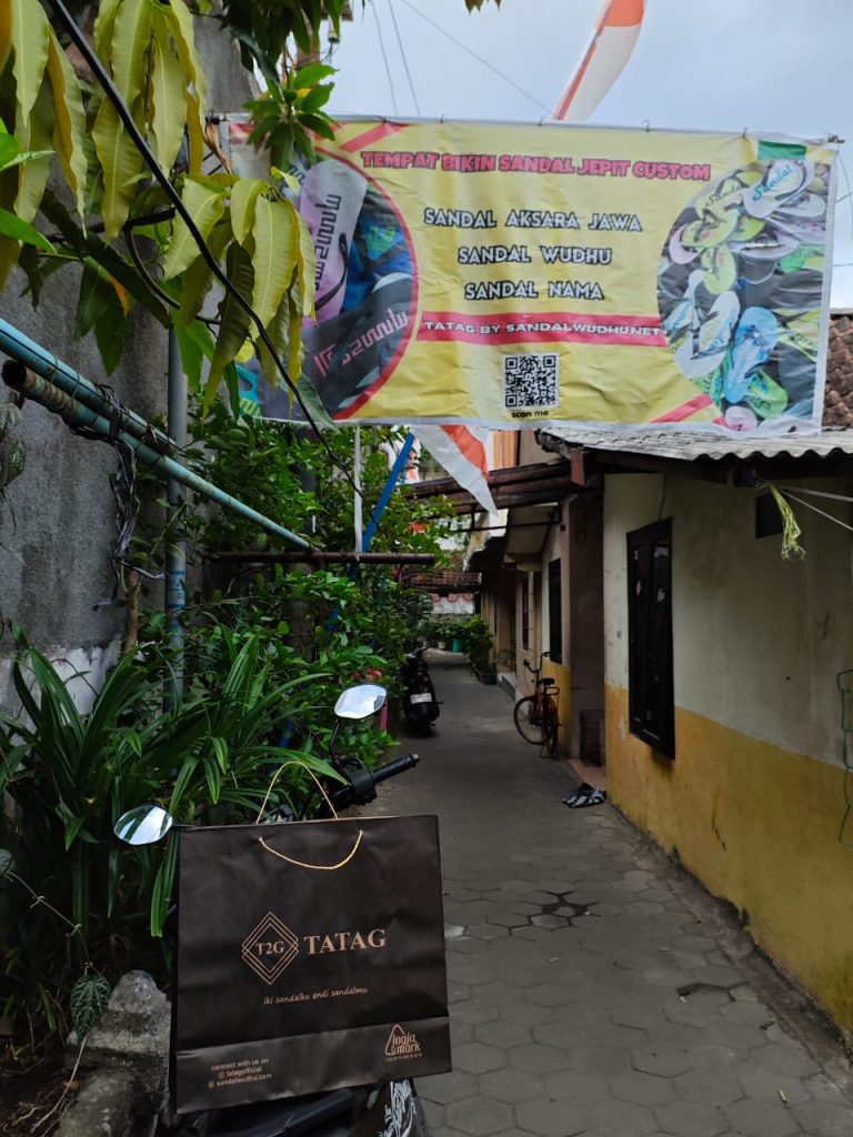 Sandal Masjid Jogja