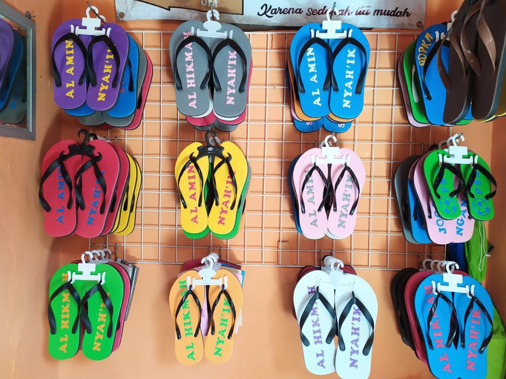 Sandal Wakaf Jogja Murah Anti Luntur