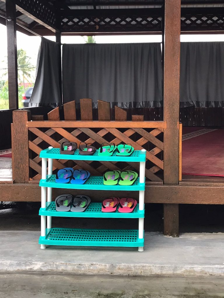 sandal masjid Serang Banten