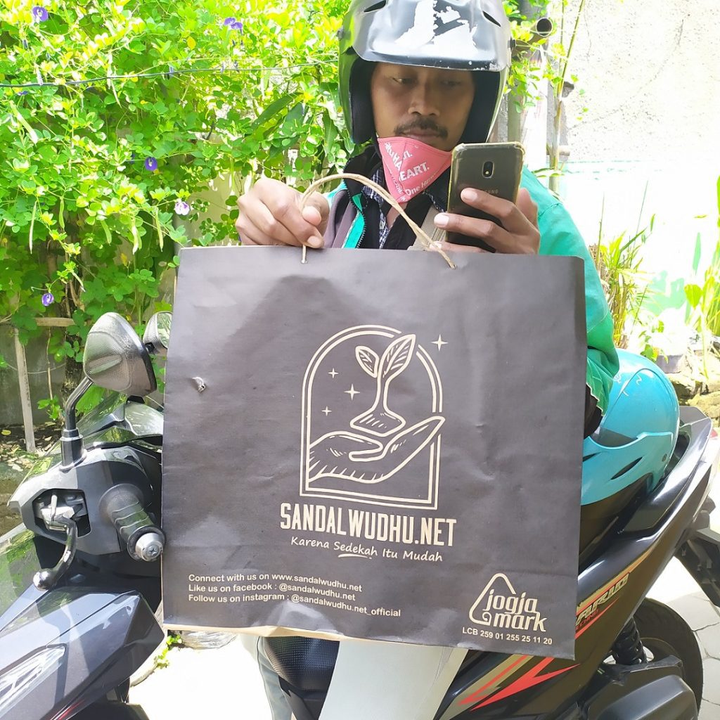 Sedekah Sandal Wudhu Mataram
