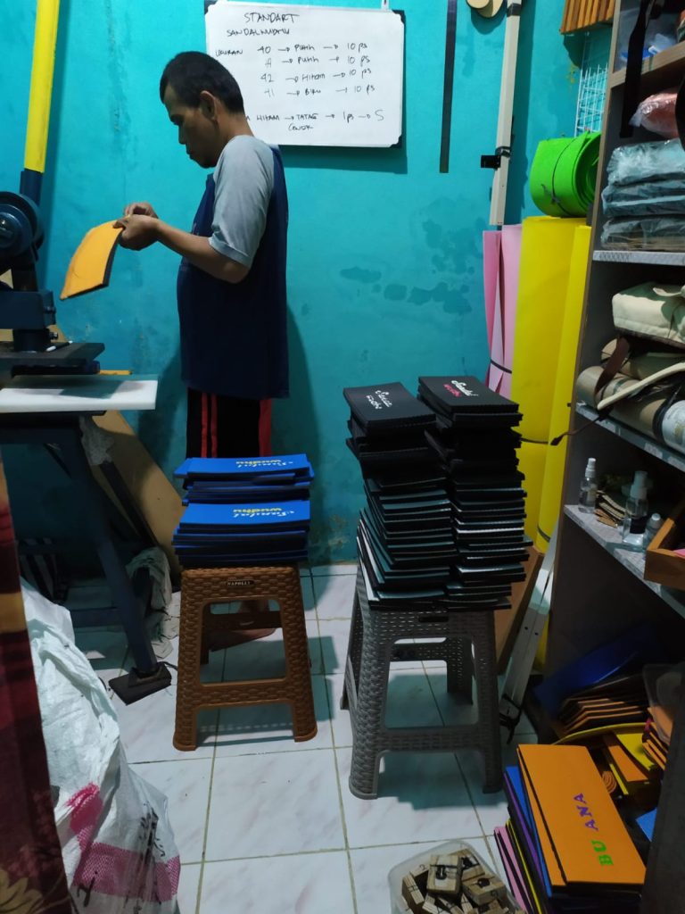 Sandal Cutting Press Yogyakarta