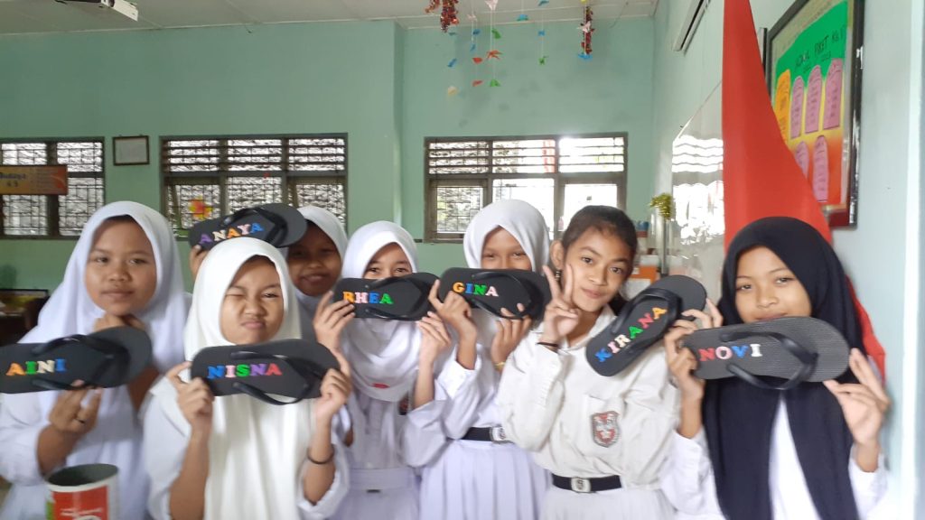 sandal pondok pesantren