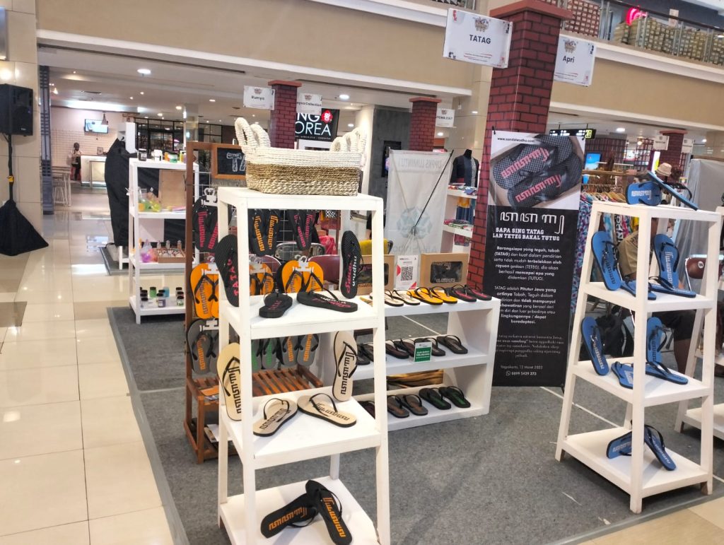 Temukan Pesona Sandal TATAG di Galeri UKM Pasar Kota Gede Bandara Internasional YIA