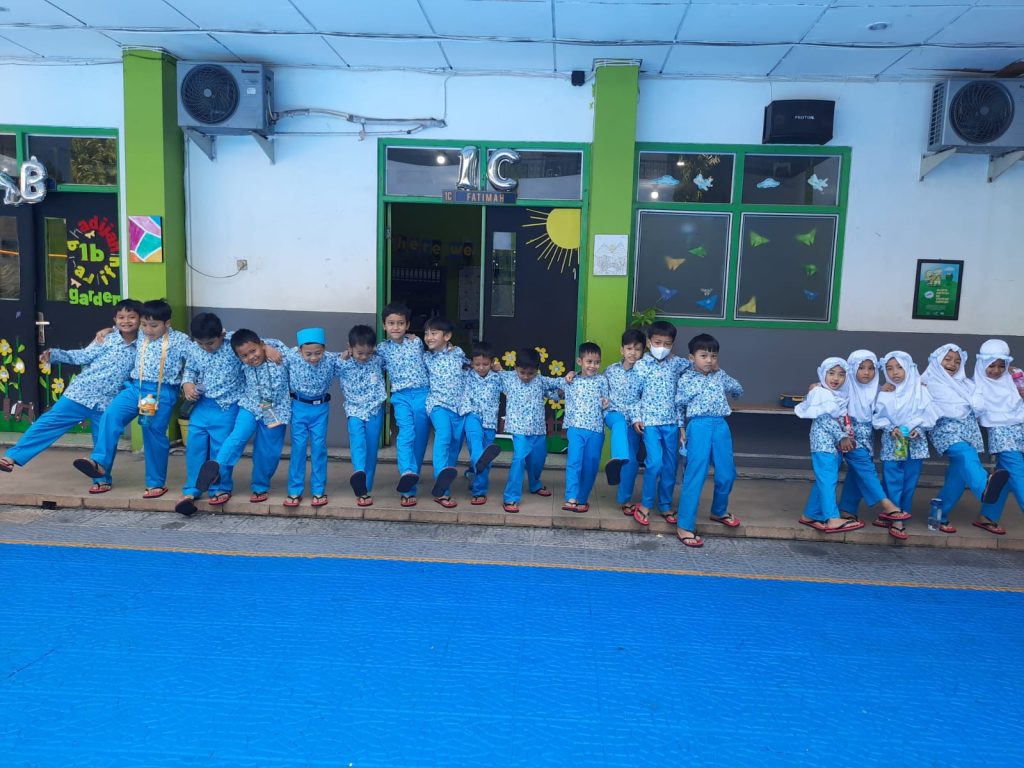 Sandal Anak Kekinian Murah dengan Custom Nama Anak di Jogja Solusi Praktis untuk Aktivitas Anak