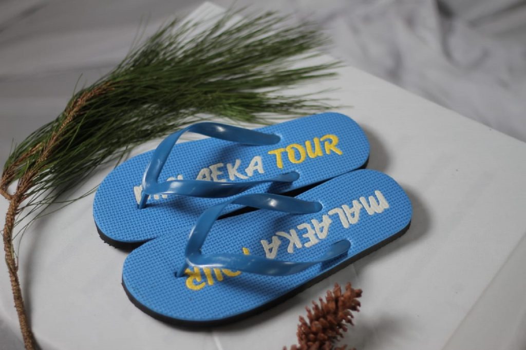 sandal custom nama
