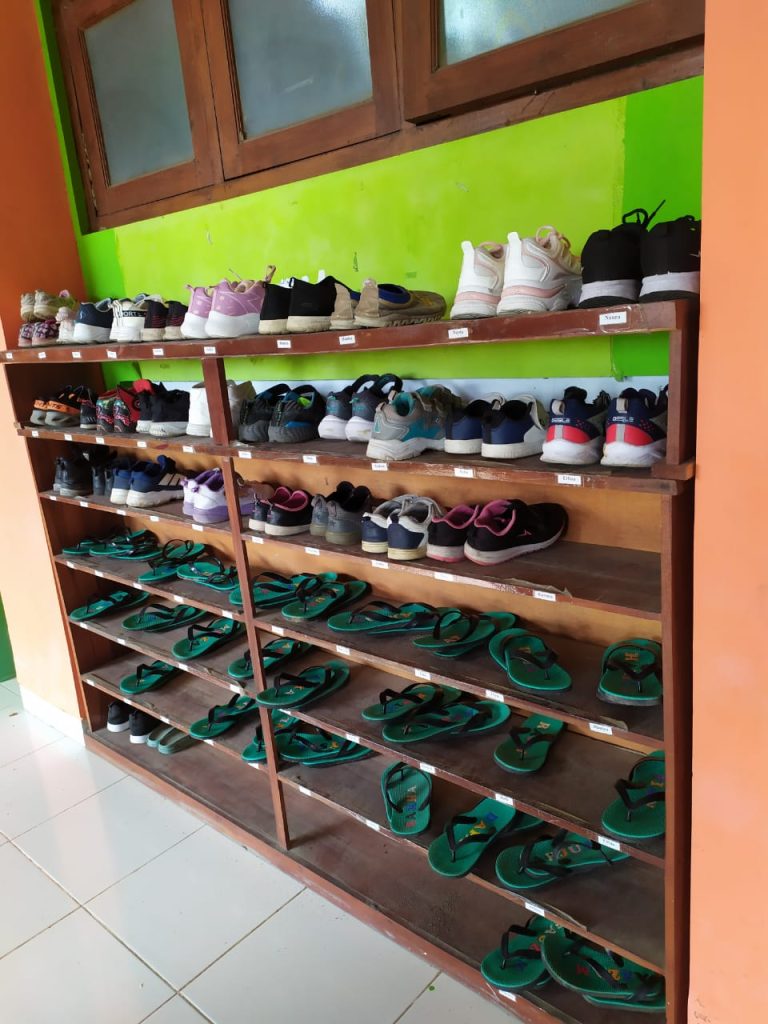sandal pondok pesantren