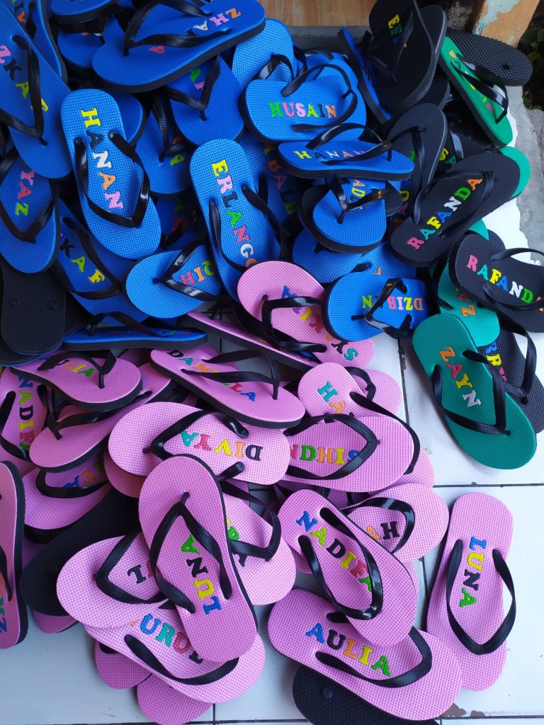 Tempat Bikin Sandal Custom Nama