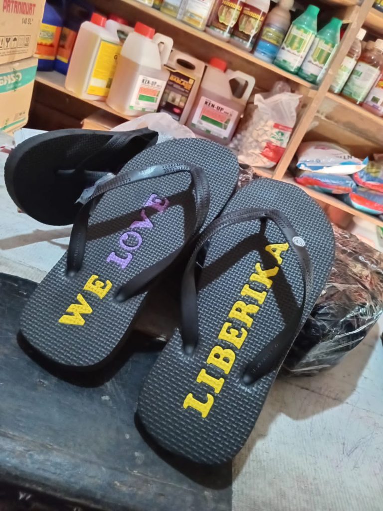 sandal custom nama