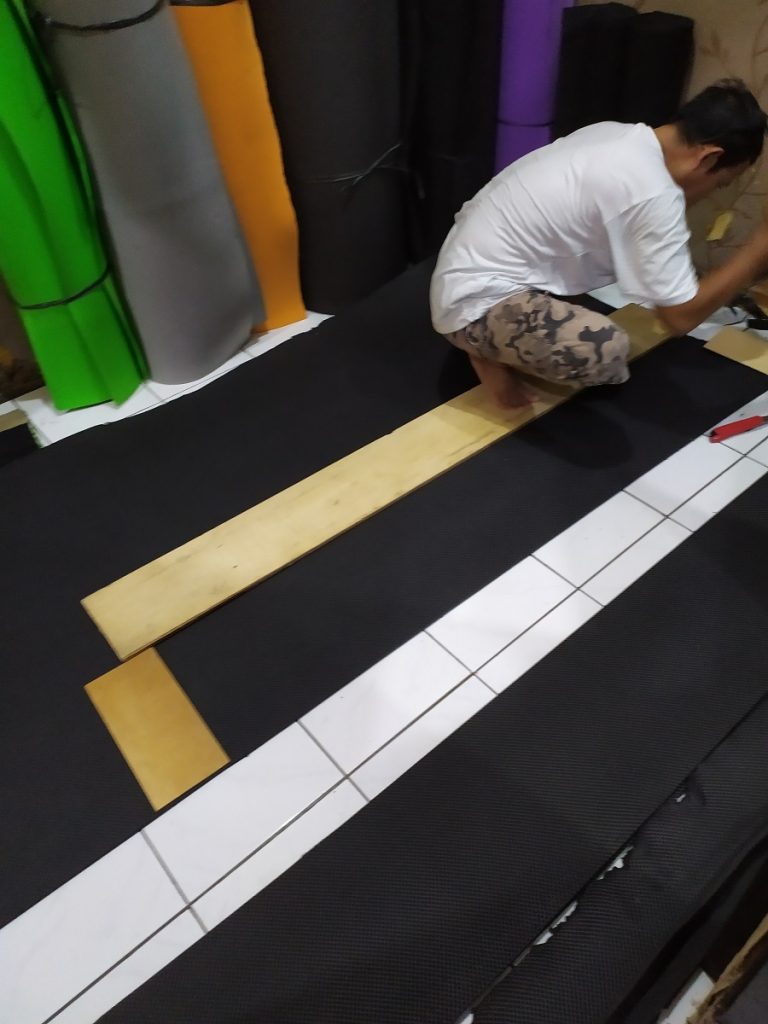 Rahasia di Balik Proses Pembuatan Sandal TATAG (2) Rahasia di Balik Proses Pembuatan Sandal TATAG