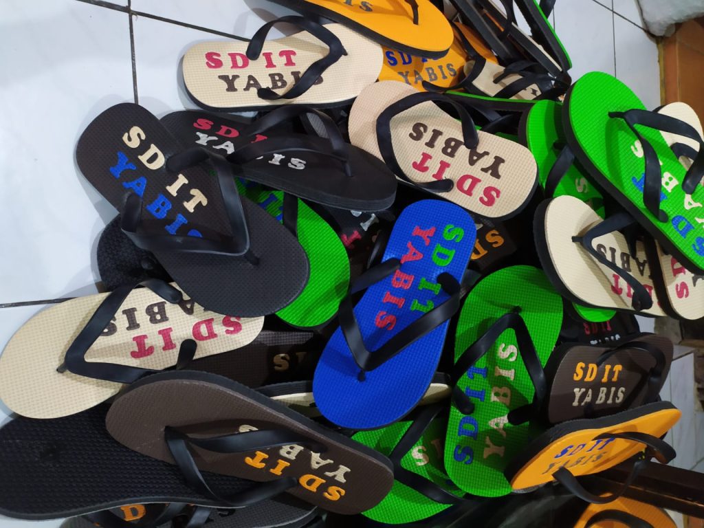 Sandal Custom Nama Madrasah