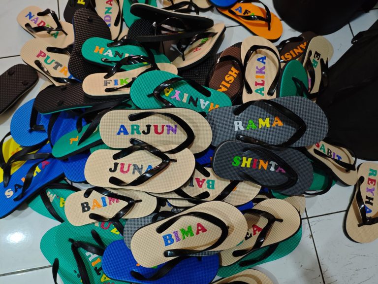 Sandal Custom Nama Madrasah & Sekolah Muhammadiyah