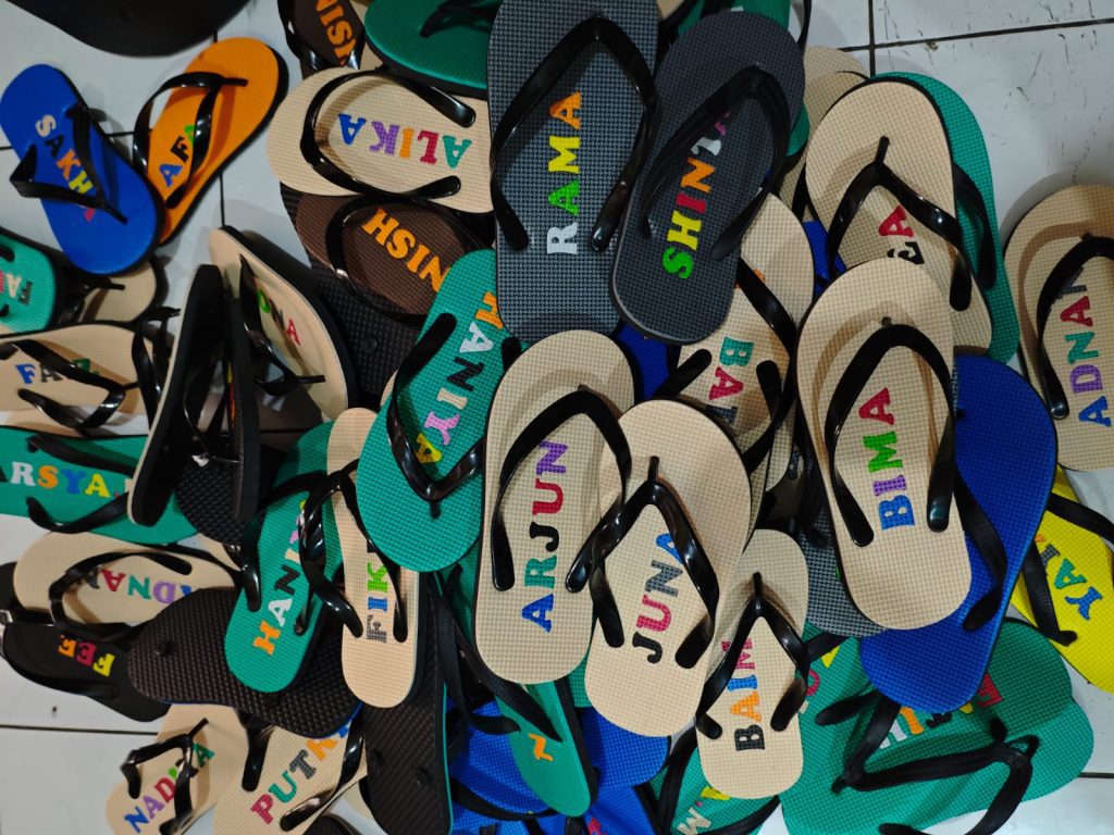 sandal custom nama anak