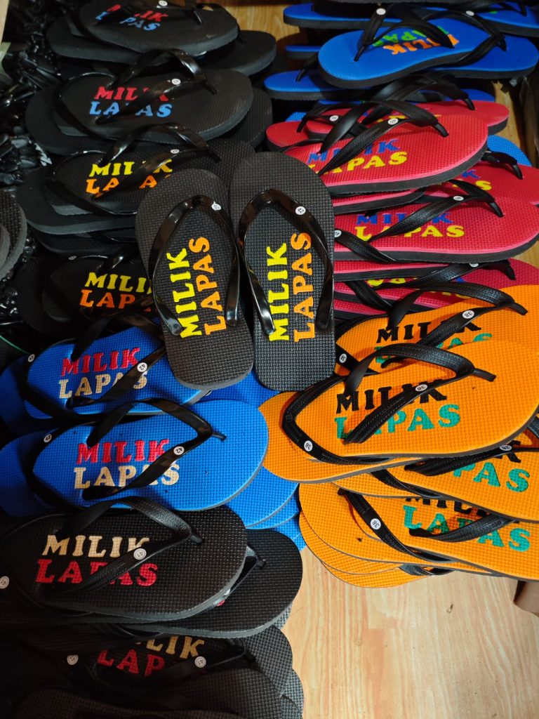 Sandal CSR Perusahaan