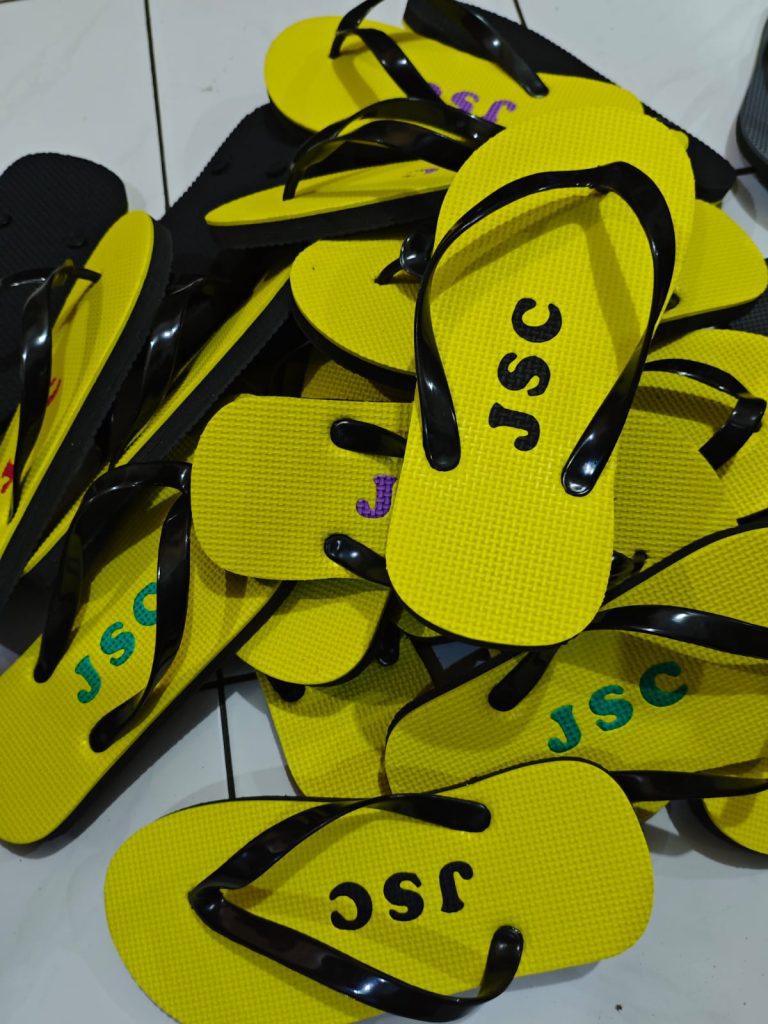 Sandal CSR Perusahaan